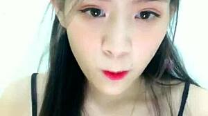 em hot korean girl goes sexy on việt webcam livestream