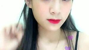 em hot korean girl goes sexy on việt webcam livestream