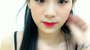 em hot korean girl goes sexy on việt webcam livestream