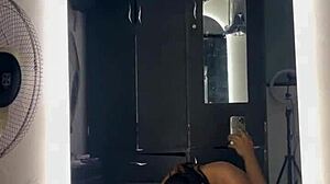 mi vecina curvy vino al baño a follarme duro frente al espejo