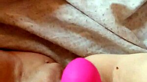 milf opens her pussy wide fer me