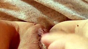 milf opens her pussy wide fer me