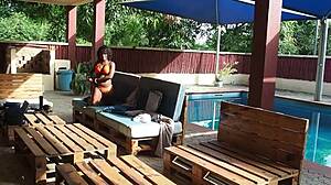 Fun at the pool! 🌸 Flower's juicy pussy gets licked n eaten so wet 😋