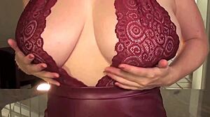 hey maggie green fingers that plump pussy slit deep