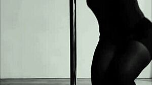 Whoa, check out this pinay shaking her big ass pole dancing in heels 😍 aerial hoops got me hooked!