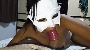 mamando esse pau encapado ele gozou na camisinha e eu engoli tudo delicia 😋💦