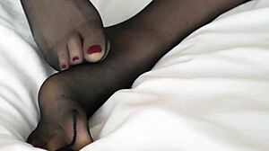 ugh feet jizzed up n i piss everywhere!! 💦😩