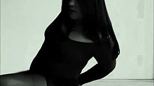 Whoa, check out this pinay shaking her big ass pole dancing in heels 😍 aerial hoops got me hooked!