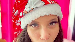 Ei, olha essa linda colombiana Kitty DJ esguichando forte nessa lingerie sexy!