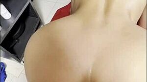 Bokong besar latina chloe amour kena pijat minyak tantra jadi doggystyle memek keras dan blowjob