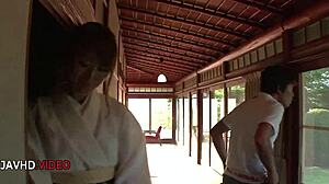 JAV熟女がチンポ激ディープスロートしてからハードピストン