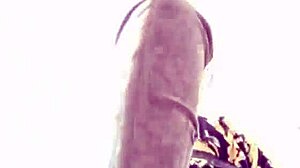 Elza Koms commands slave to worship fetish feet.