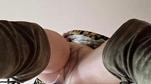 Elza Koms commands slave to worship fetish feet.