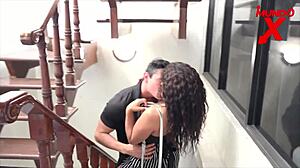 Deepthroat batang telan punggung Latina doggy threesome hardcore