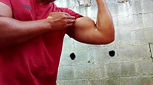 Hej, poglej Yuri Gaucha masiven medvedji ročni izliv!