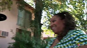 thick ebony babe picks up stranger on street then rides his huge cock 😈