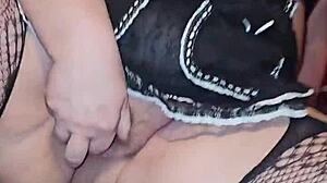 damn this milf spreads her ass in fishnets 🍑🔥