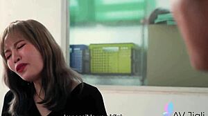 😏 bad brunette gets naked for painting then moans in shaved pussy fuck