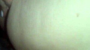 madura argentina meneando su colita jugosa en casa