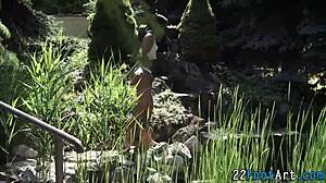 Kinky babe savors massive facial