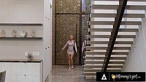 mommy serene siren shows chloe surreal how milfs lick teen pussy right