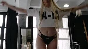 elza kom hot sweet curvy bimbo in lingerie panty sniffing ass worship domination 😍