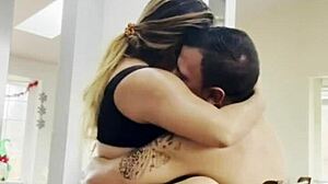 Joven Latina Caliente Experimenta Orgasmos Intensos en Video Casero Amateur