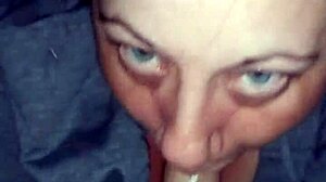 i love watching this white milf bob on my pencil dick