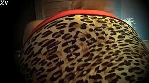 mi esposa morbosa muestra piernas y panties en un dia normal