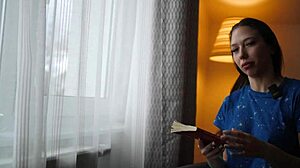 Who wants Laura Quest's snowy cum swallow?