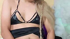 transexual shakes ass dancing sexy wild!!