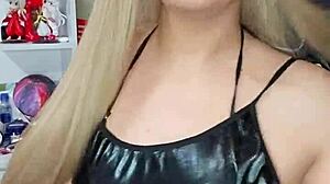 transexual shakes ass dancing sexy wild!!