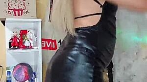 transexual shakes ass dancing sexy wild!!