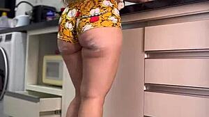 a hottie's early morning routine unfolds