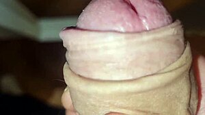 Sborrata esplosiva con gemiti perversi pisciata e giubbotto di pelle in sega sporca!