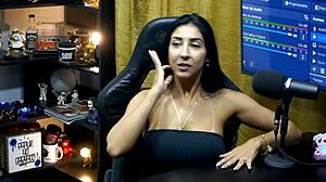 renatinha mello kisses him hard his cock rock solid pegada gostosa 😘🍆