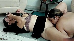 devoras su gran culo colombiano con beso negro y lamidas calientes