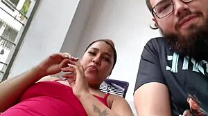 esta mujer embarazada me enloquece, dice que folle con su amiga!