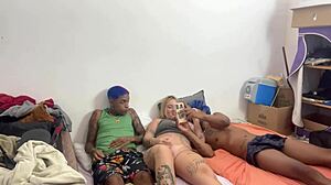 meu amigo me levou pra bahia pra foder a latina magrinha dele no chuveiro doggystyle