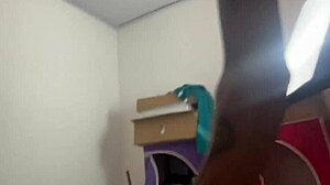 meu amigo me levou pra bahia pra foder a latina magrinha dele no chuveiro doggystyle