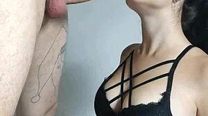 Gostosa Namorada Faz Boquete Profundo No Pau Grande Do Wellington Prado Gozando Nos Peitos Dela!