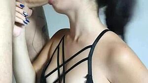 Gostosa Namorada Faz Boquete Profundo No Pau Grande Do Wellington Prado Gozando Nos Peitos Dela!