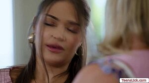 MILF Gets Eaten Out and Fingered Intensely