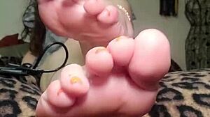 Mymistressk foot goddess hypnotizes subs deeply