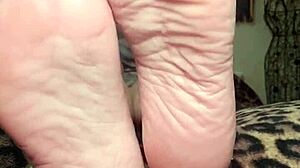 Mymistressk foot goddess hypnotizes subs deeply