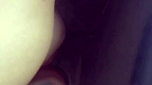 pausa no filme? nah, vamos foder na sala com esse pauzão de 22cm