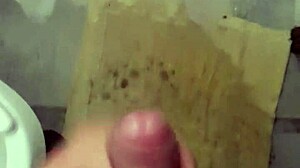 hey i'm stroking off again... feels so good