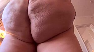 natasha crown spreads her juicy fat ass for daddy's gaze