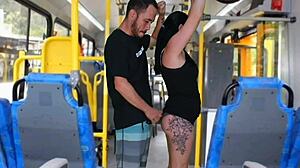 morena tateando no onibus com cuzinho gostoso pro macho