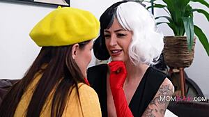 Charlie Valentine seduces Aubree into wet pussy licking scissoring